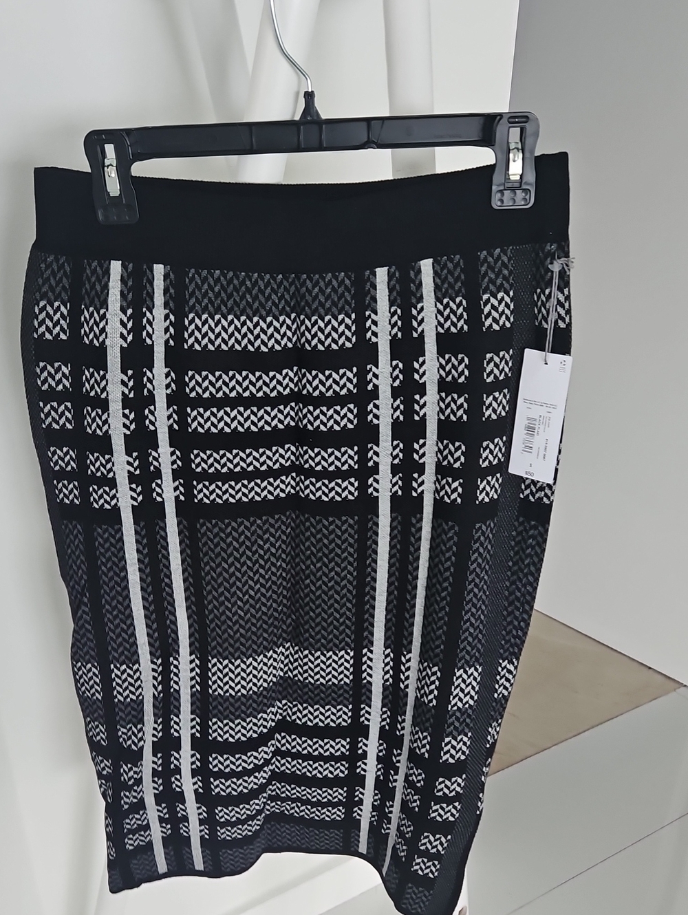 Liz Claiborne Geometric Mini Skirt in Black & White Size Small NWT